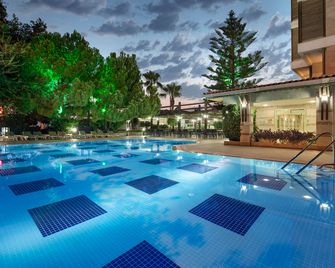 Trendy Side Beach Adults Only - Sida - Piscina