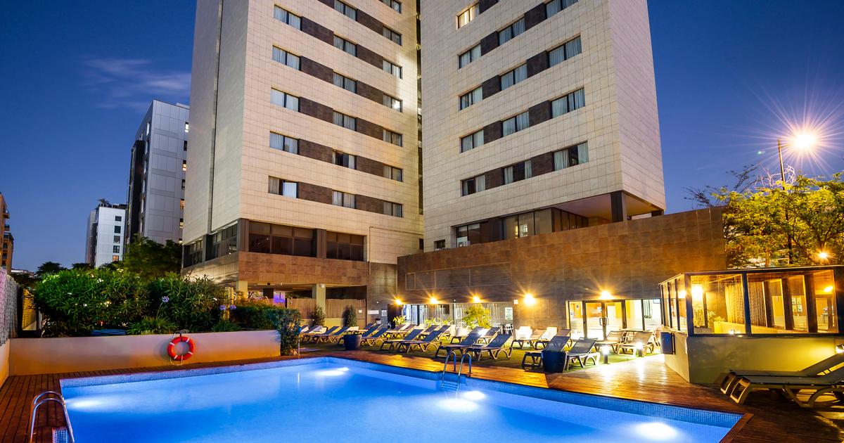 Hotel ilunion aqua 4. Hotel valencia. Валенсия отели 5 звезд. Valencia hotel. Отели валенсии фото.