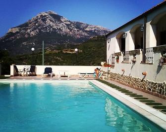 Hotel Valle del Cedrino - Galtellì - Pool