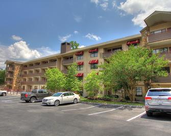 Howard Johnson by Wyndham Downtown Gatlinburg - Gatlinburg - Edificio
