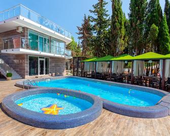 阿爾利飯店 - 索契 - 游泳池