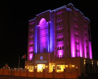 Remas Hotel Suites - Seeb - Gebouw