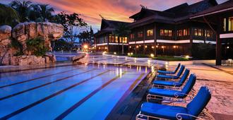 Pulai Springs Resort - Cinta Ayu All Suites - Johor Bahru - Piscina
