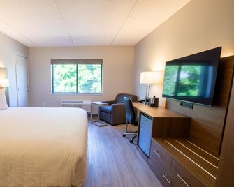 Superior Stay Hotel - Marquette - Bedroom