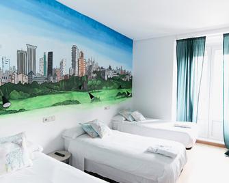 Hostal Vazquez De Mella - Madrid - Bedroom