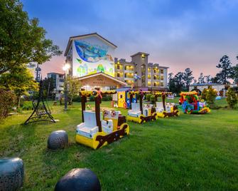Famille Spa Resort - Seogwipo - Building