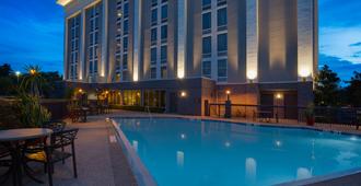 奧蘭多國際機場恒庭酒店 - 奥蘭多 - 奧蘭多 - 游泳池