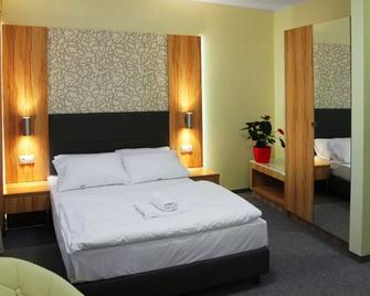 Hotel Przy Baszcie - Legnica - Bedroom