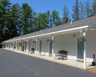 Bayside Inn & Marina - Cooperstown - Building