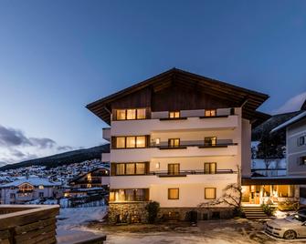 B&B Villa Angelino - Urtijëi - Gebouw