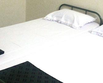 Bssk Comforts Inn - Tiruchirappalli - Bedroom
