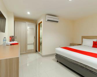 RedDoorz Plus near Harmoni Gajah Mada - Yakarta - Habitación