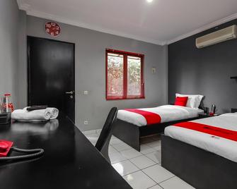 RedDoorz Plus Near Rs Fatmawati 2 - Yakarta - Habitación