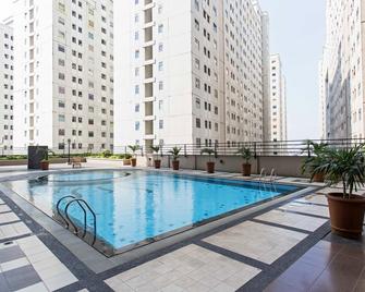 RedDoorz Apartment @ Pegangsaan Kelapa Gading 3 - Yakarta - Piscina