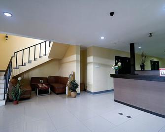 RedDoorz Near Itc Cempaka Mas - Yakarta - Recepción