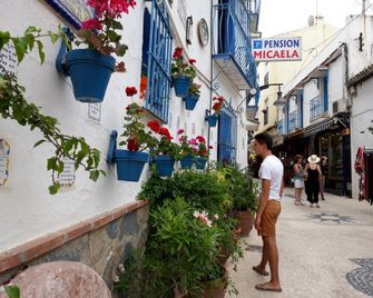 Micaela Charming Hostal - Torremolinos - Building