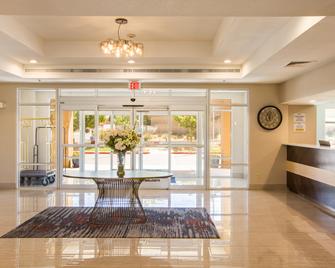 Baymont by Wyndham Albuquerque Airport - Albuquerque - Lobby