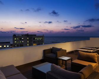 Play Seaport Suite Hotel Tlv - Tel Aviv - Balkon