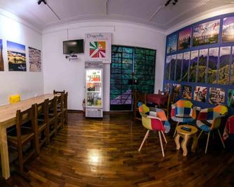 Dragonfly Hostels Miraflores - Lima - Dining room