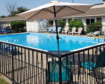 Falcon Inn - Niagarafallene - Svømmebasseng