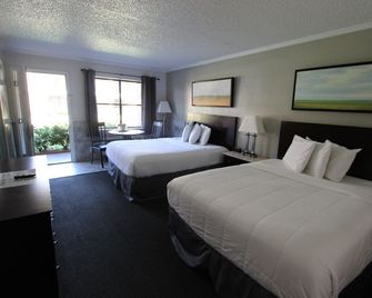 At Home Inn & Suites - Pensacola - Bedroom