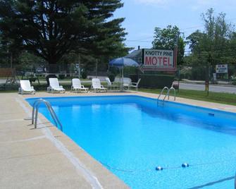 Knotty Pine Motel - Salisbury - Pool