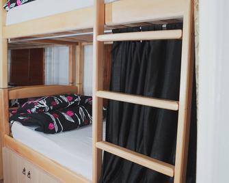 Driza's Family House - Quiet And Chill Hostel With 2 Pets Around - Prizren - Bedroom
