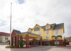 La Quinta Inn & Suites by Wyndham Pharr North McAllen - Pharr - Building