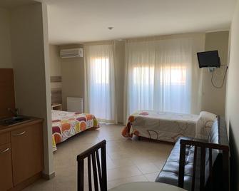 Raquel's - Habitacions I Apartaments Turístics - - Sant Pere Pescador - Habitación