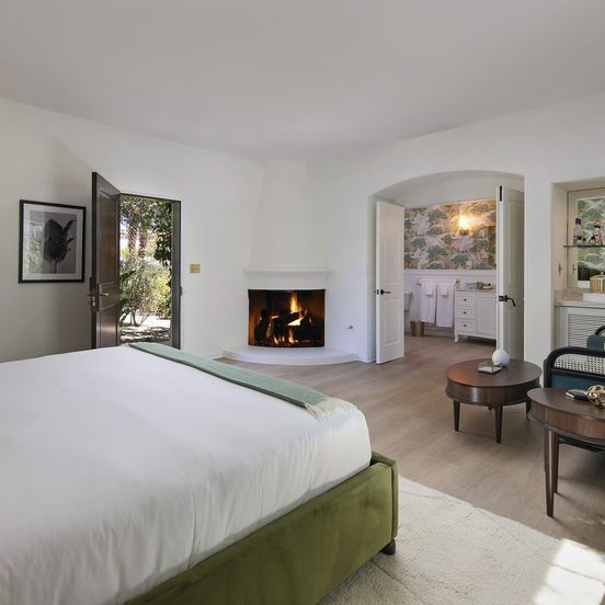 Bedroom view of The Colony Palms Hotel and Bungalows - Adults Only