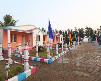 OYO 26822 Golden Sea Queen Beach Resort - Mandarmani - Budova