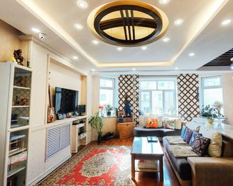 Top Tour & Guesthouse Mongolia - أولانباتار - غرفة معيشة