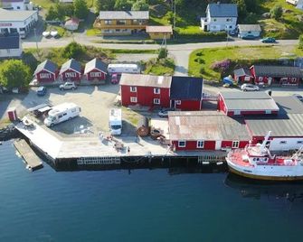 Sjøstrand Rorbuer - Ballstad - Vista del exterior