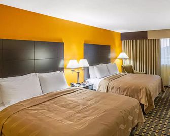 Quality Inn & Suites Cincinnati Downtown Area - Cincinnati - Phòng ngủ
