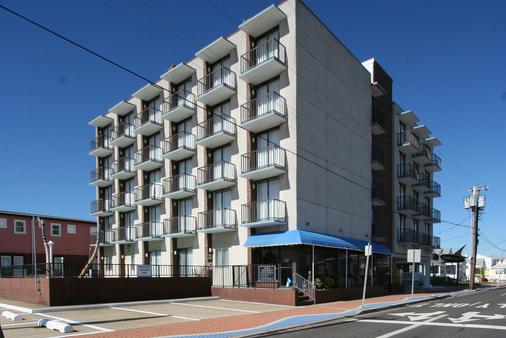 Newport Beach Resort - Wildwood - Building