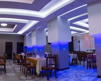 Hotel Complex Insar - Būrabay - Restaurante