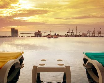 Karebosi Premier Makassar - מקאסר - גג