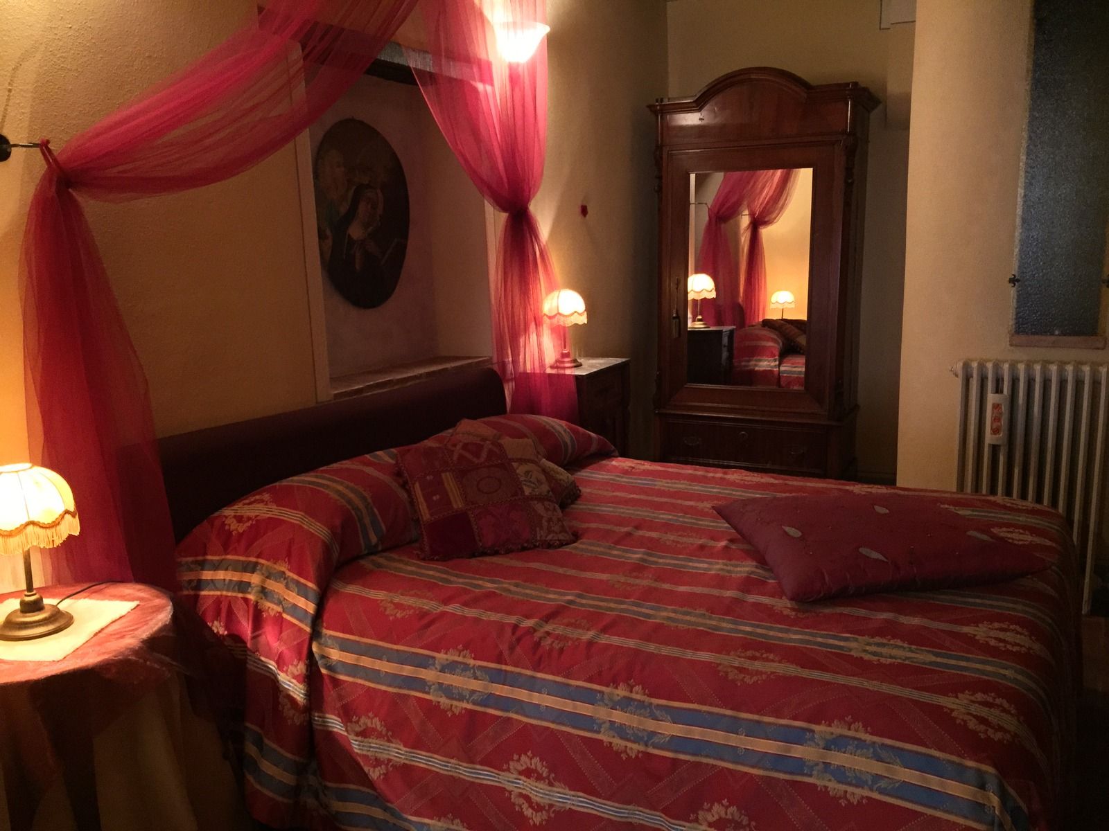 La Citta Ideale Suites Ab 100 1 0 1 Pienza Bed