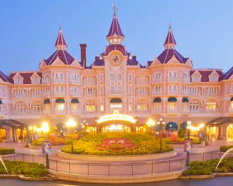 Disneyland Hotel - Chessy - Bâtiment