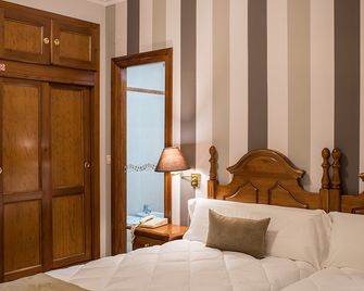Hotel Los Cazadores - Zafra - Schlafzimmer