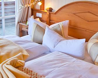Romantik Hotel Namenlos - Ahrenshoop - Bedroom