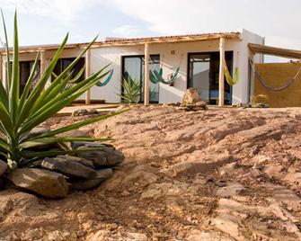 Good Feeling Hostel & Guesthouse - Vila do Bispo - Building