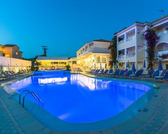 Roseland Hotel - Kalamaki - Bazén
