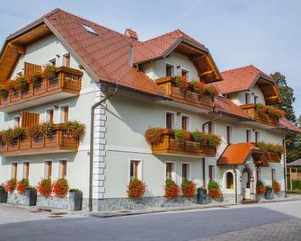 Pension Török - Lesce - Edificio