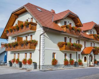 Török rooms, bistro & wellness - Lesce - Edificio