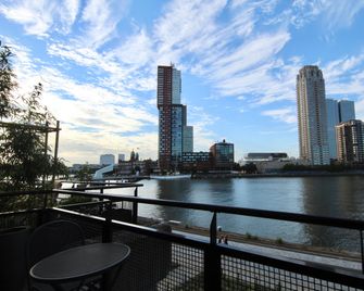 Bed, Bites & Business Hotel Rotterdam - Rotterdam - Balcón