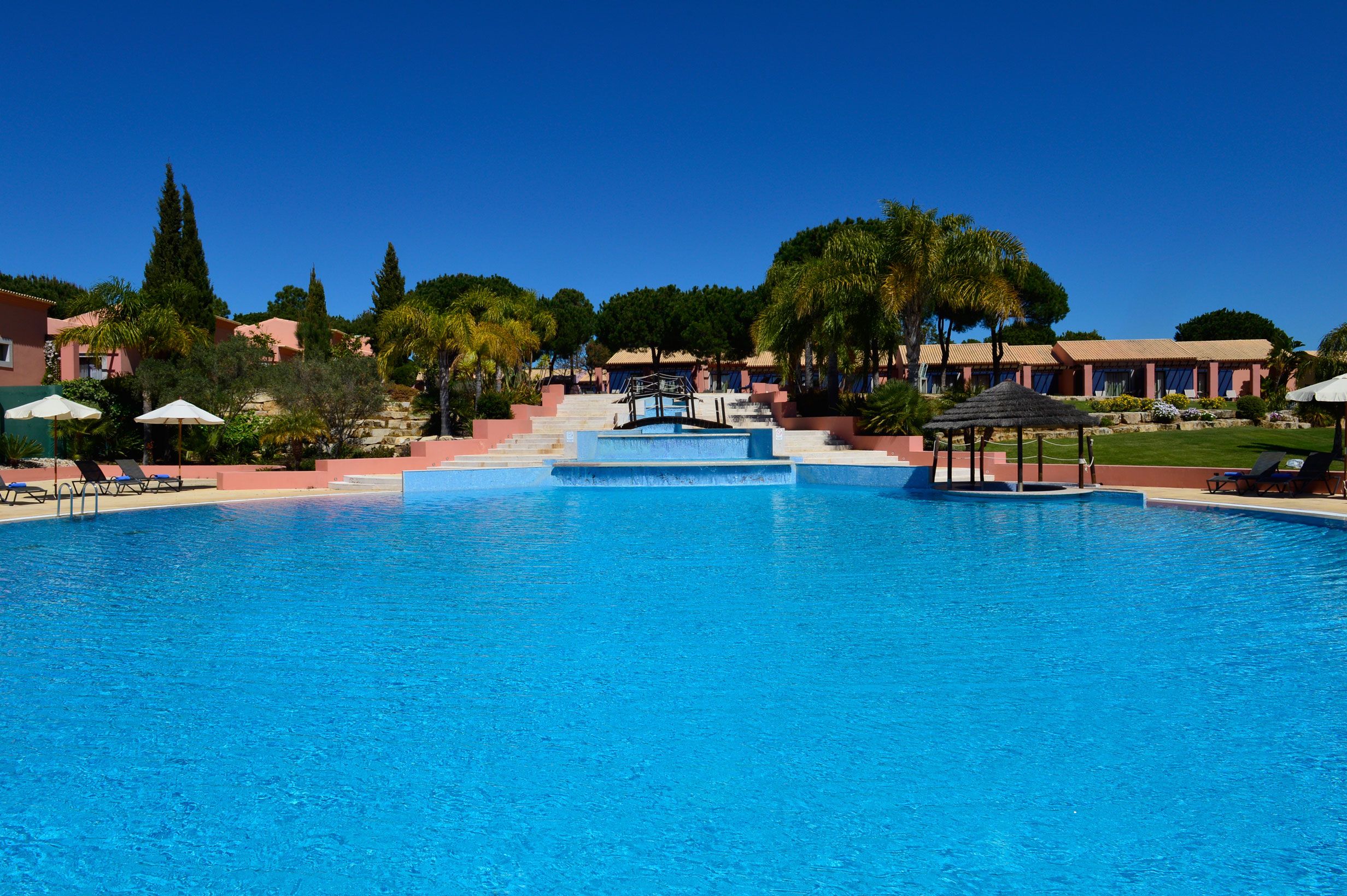 佩斯塔納球別墅暨渡假式酒店 - 維拉摩拉 - 維拉摩拉 - 游泳池