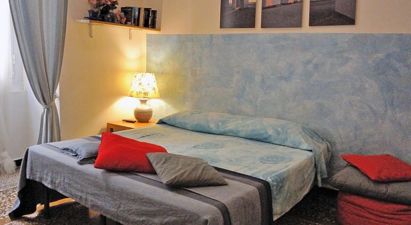 B&B Blue Home Ab CHF 40. Bed & Breakfasts In Genua - KAYAK