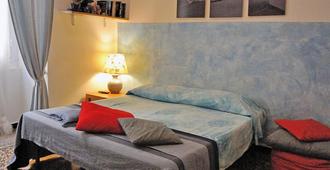B&B Blue Home - Genoa - Bedroom