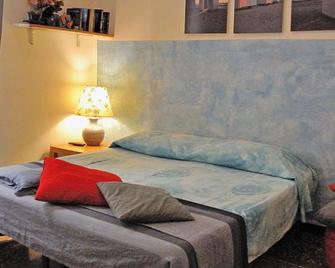 B&B Blue Home - Genoa - Phòng ngủ